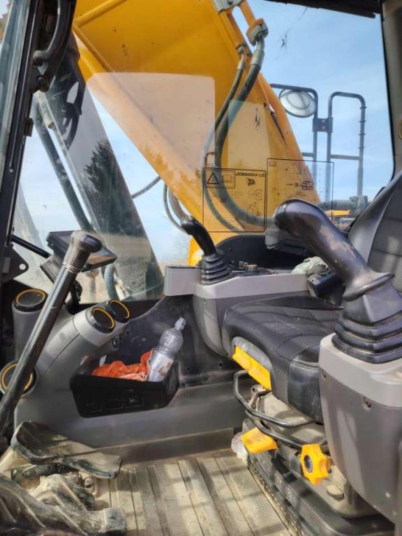 JCB 220X L4F Photo 4