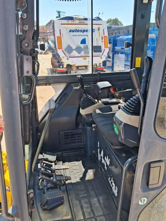 Komatsu PC50MR-2 Photo 6