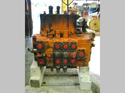 Distributeur hydraulique pour Fiat Hitachi FH 200.3 en vente par PRV Ricambi Srl