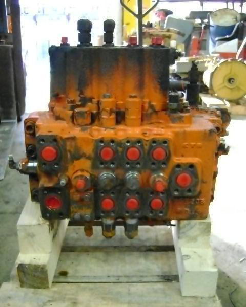 Distributeur hydraulique pour Fiat Hitachi FH 200.3 Photo 1