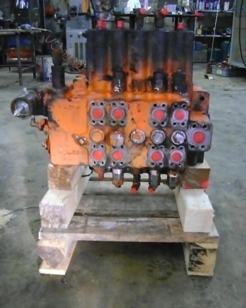 Distributeur hydraulique pour Fiat Hitachi FH 200.3 Photo 2