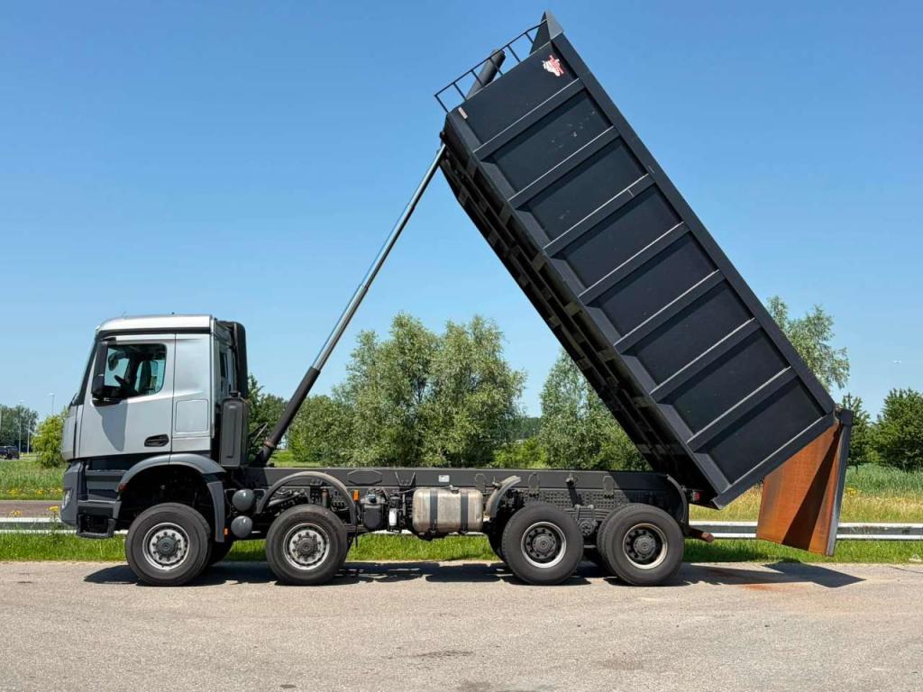 Mercedes-Benz Arocs 4848 8x8 tipper Photo 12