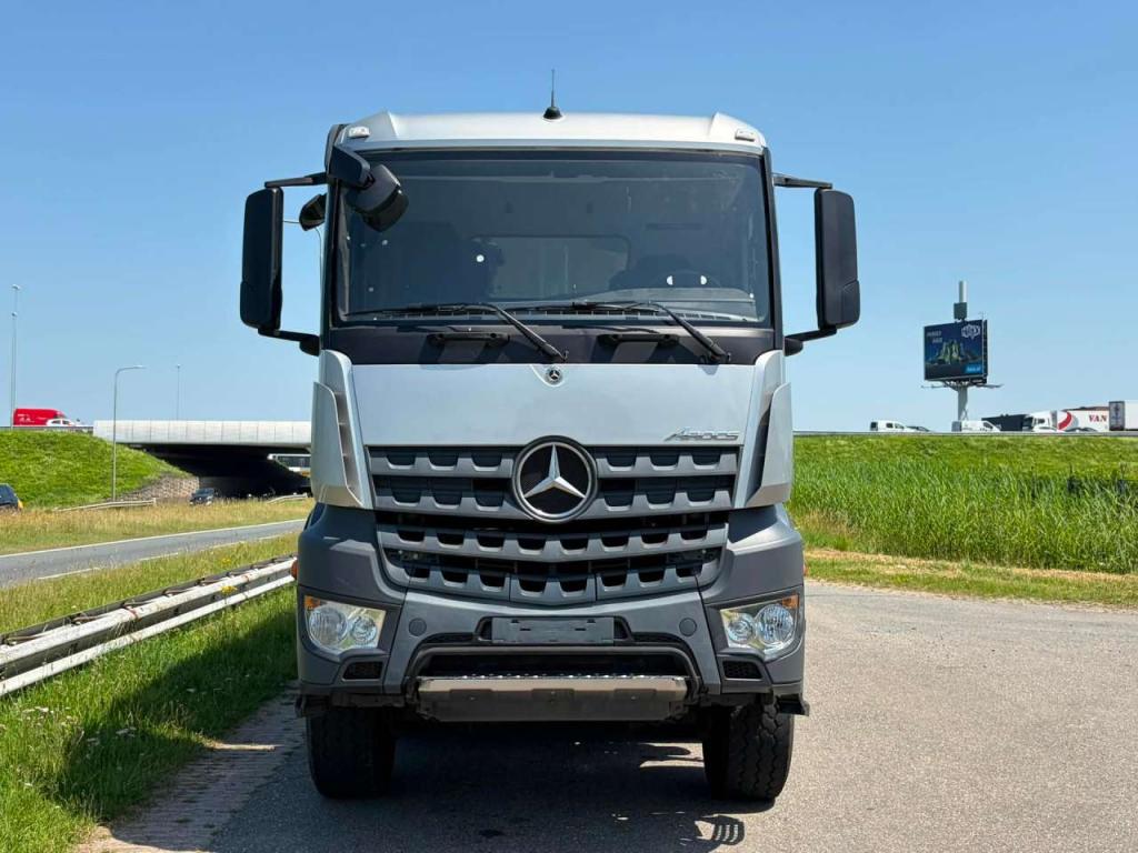 Mercedes-Benz Arocs 4848 8x8 tipper Photo 8