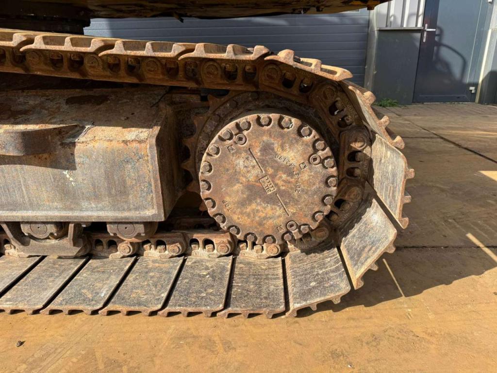 Komatsu PC240LC-10 Photo 12