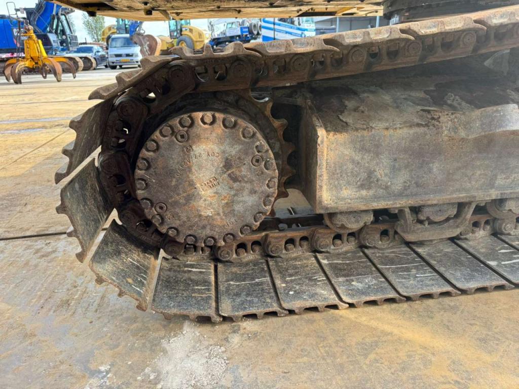 Komatsu PC240LC-10 Photo 15