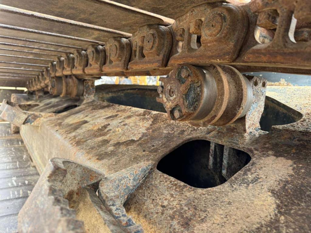 Komatsu PC240LC-10 Photo 17