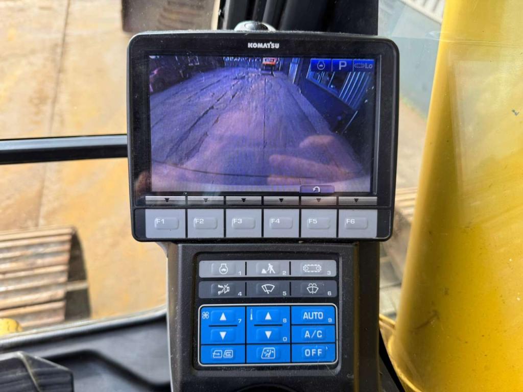 Komatsu PC240LC-10 Photo 23