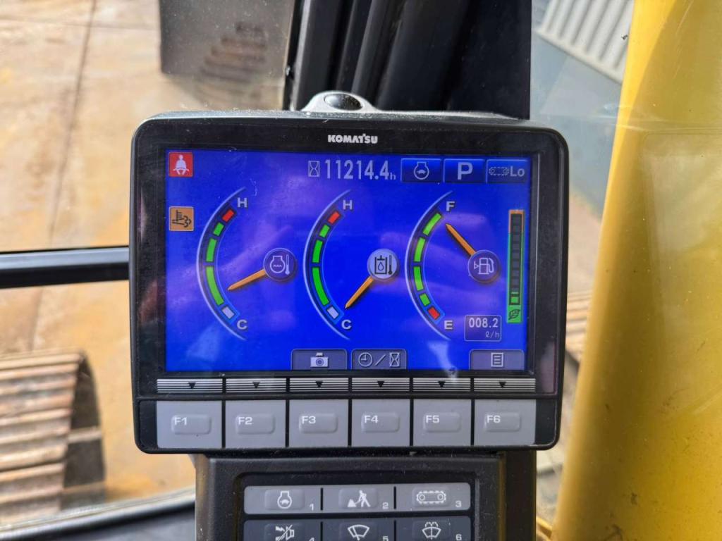 Komatsu PC240LC-10 Photo 24