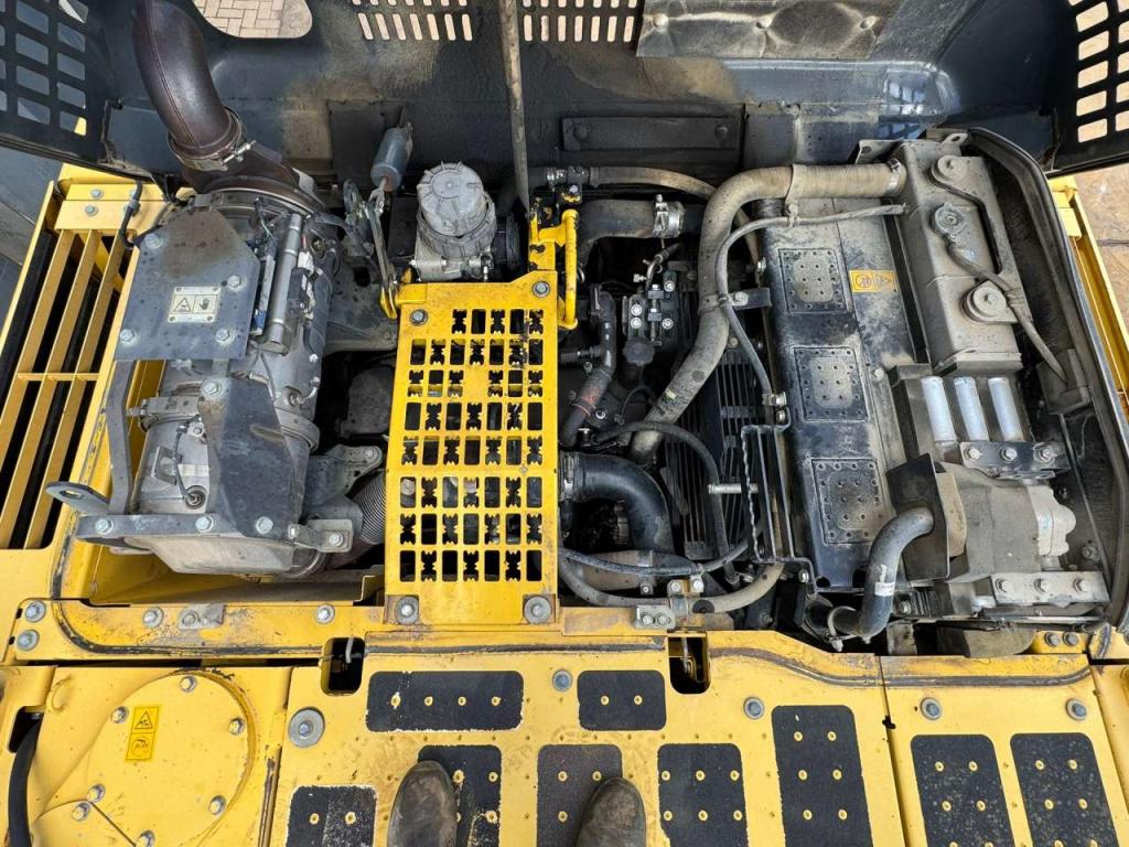 Komatsu PC240LC-10 Photo 29