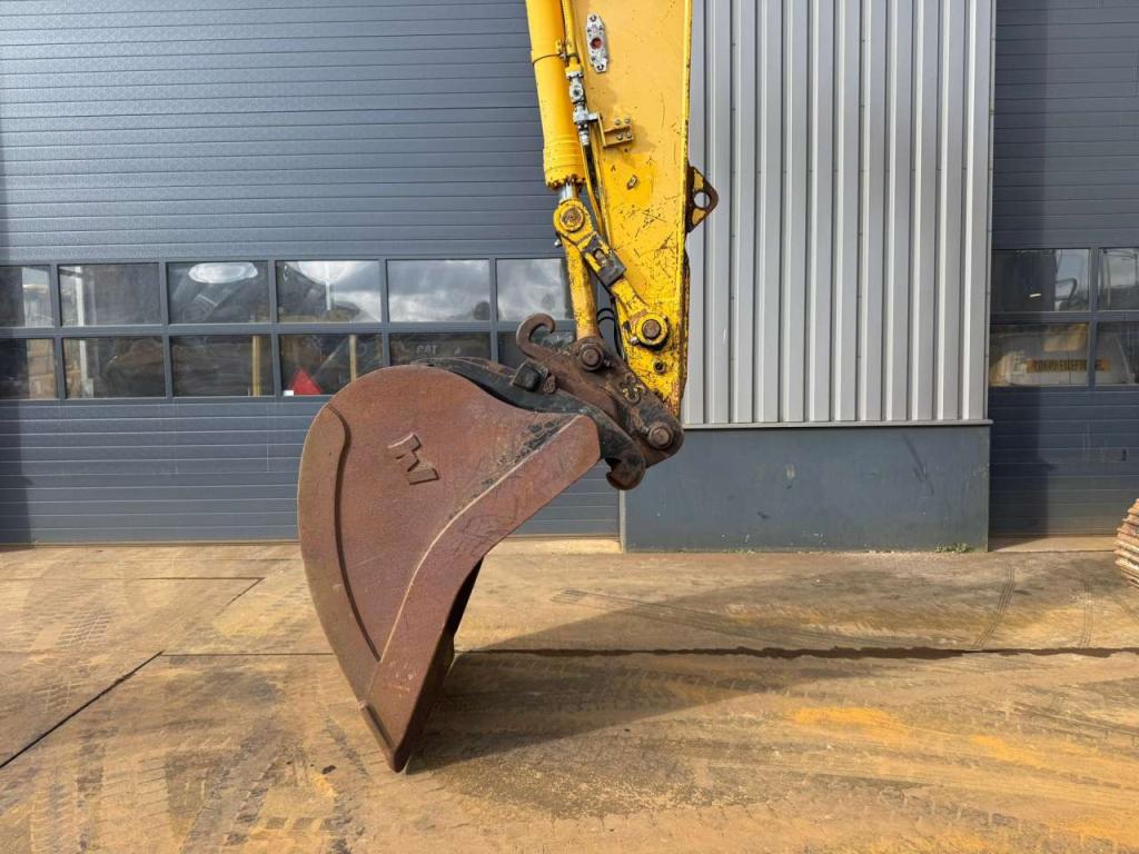 Komatsu PC240LC-10 Photo 6