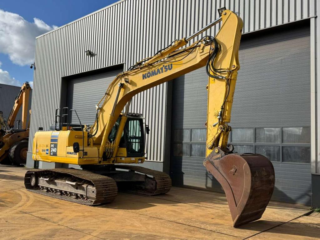 Komatsu PC240LC-10 Photo 8