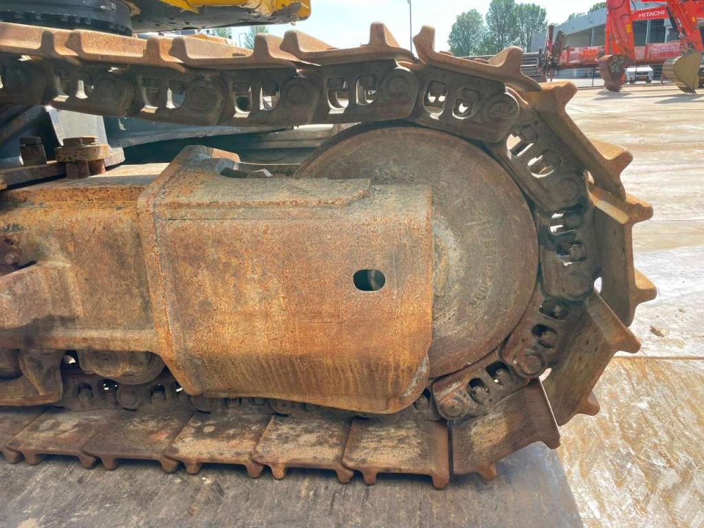 Komatsu PC490LC-10 Photo 15