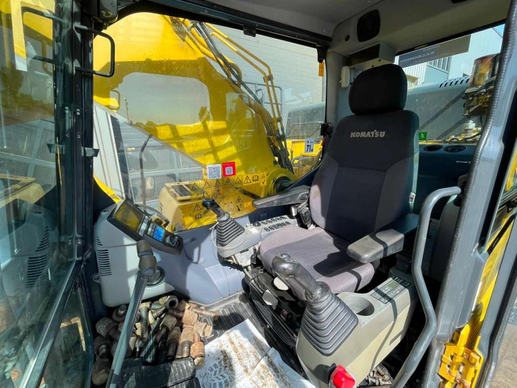 Komatsu PC490LC-10 Photo 19