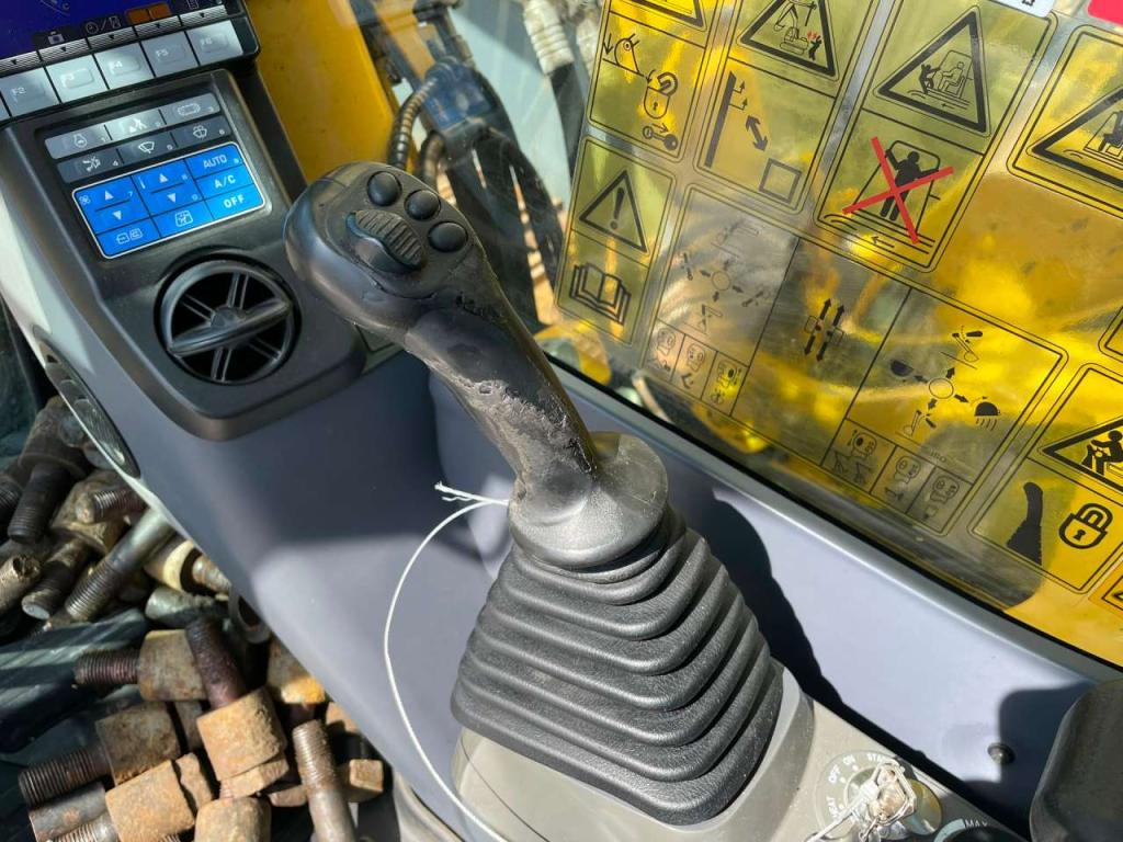 Komatsu PC490LC-10 Photo 20