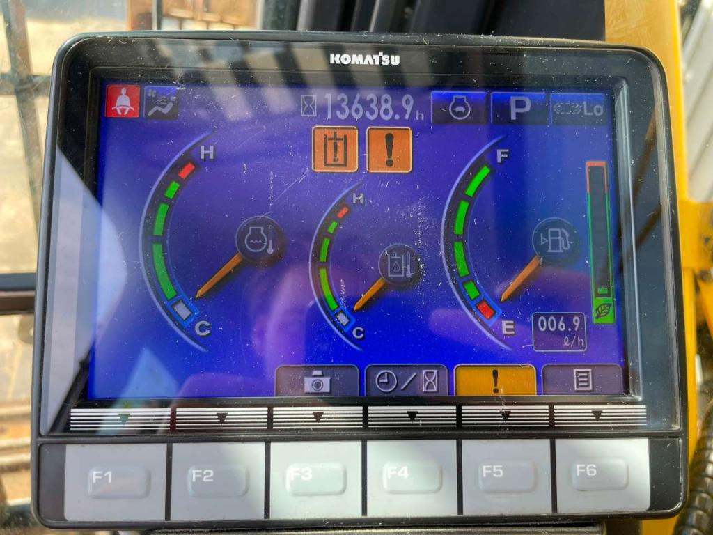 Komatsu PC490LC-10 Photo 23
