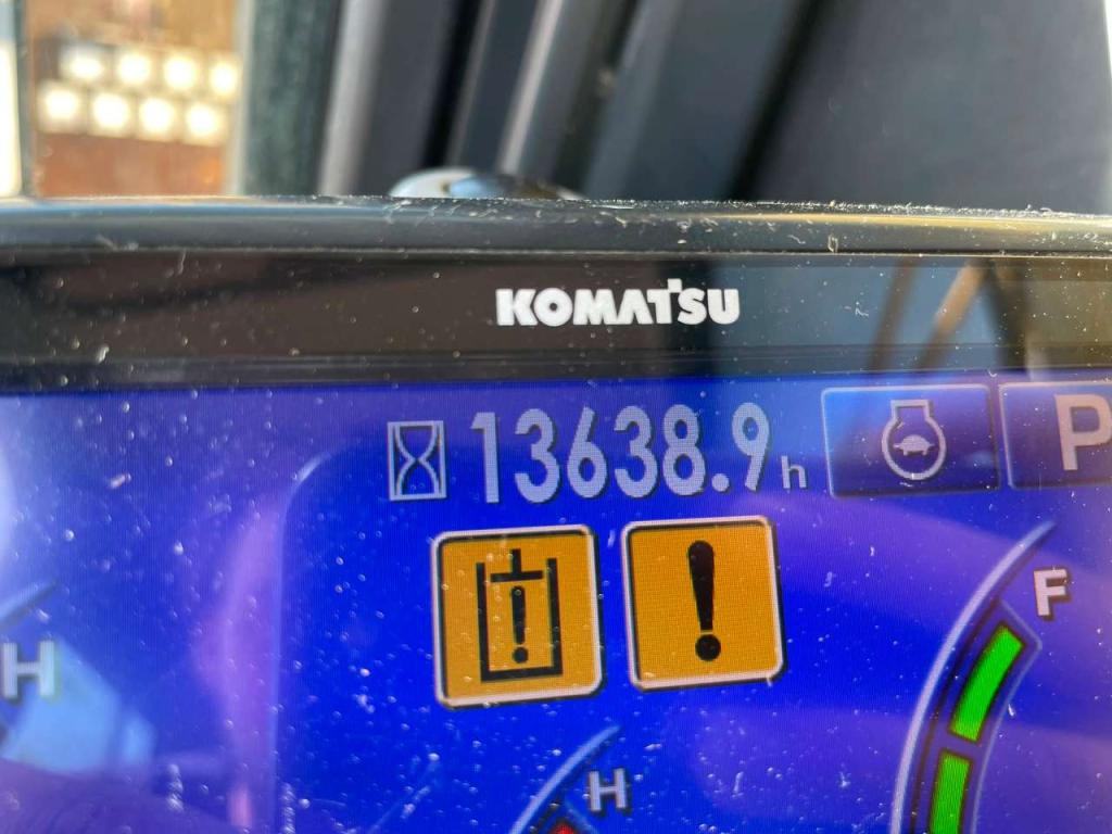 Komatsu PC490LC-10 Photo 24