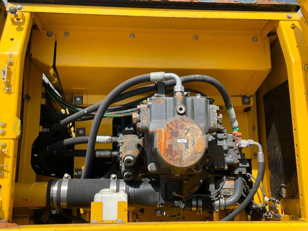 Komatsu PC490LC-10 Photo 27