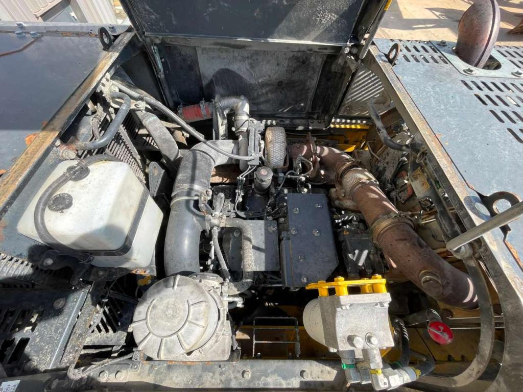 Komatsu PC490LC-10 Photo 29