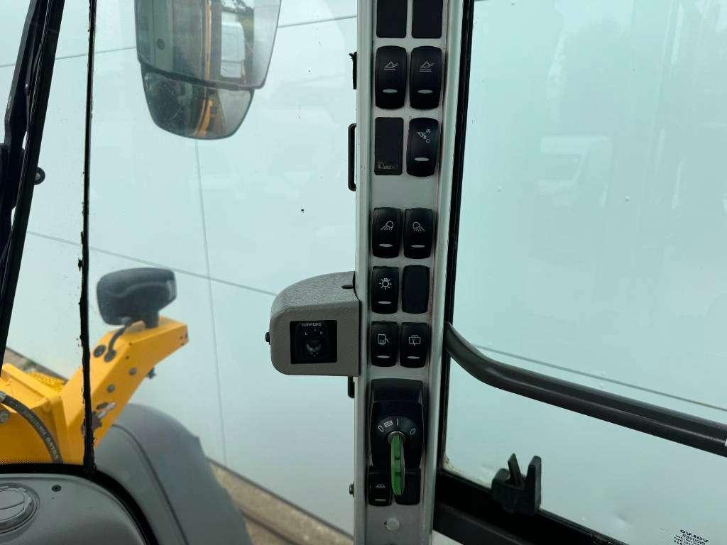 Volvo L90H - 3rd Function / Quick Coupler Photo 15