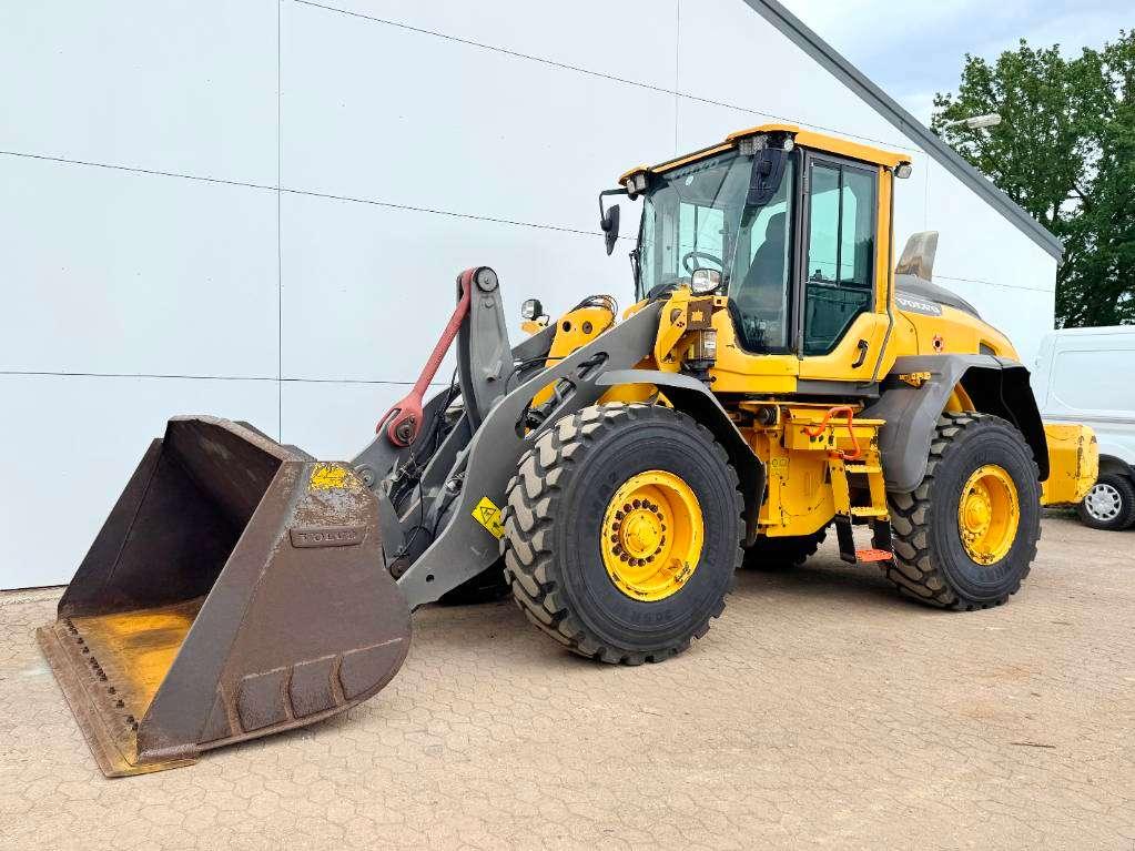 Volvo L90H - 3rd Function / Quick Coupler Photo 2