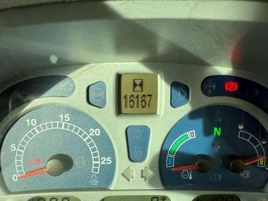 New Holland T7.270 - 4 Hydraulics / Good Working Condition Photo 28