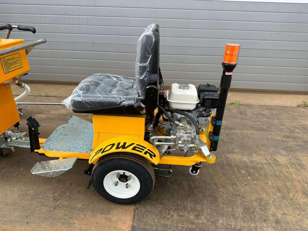 Giga Power 860 Road Marking Machine Photo 11