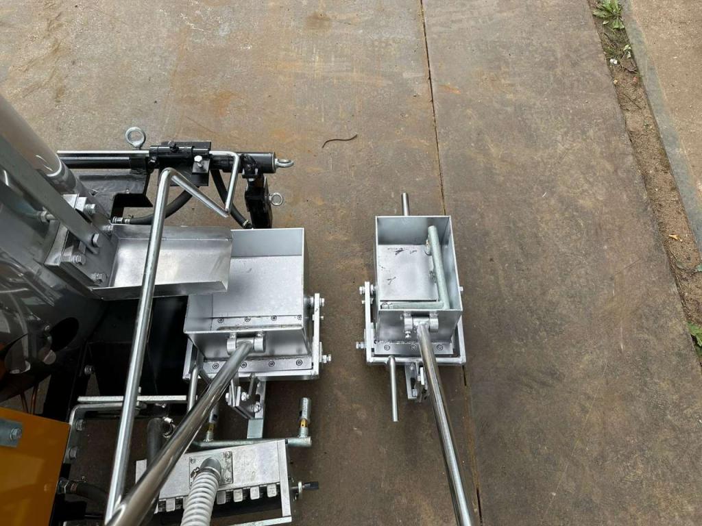 Giga Power 860 Road Marking Machine Photo 12