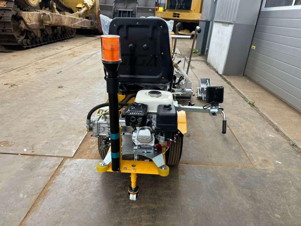 Giga Power 860 Road Marking Machine Photo 3