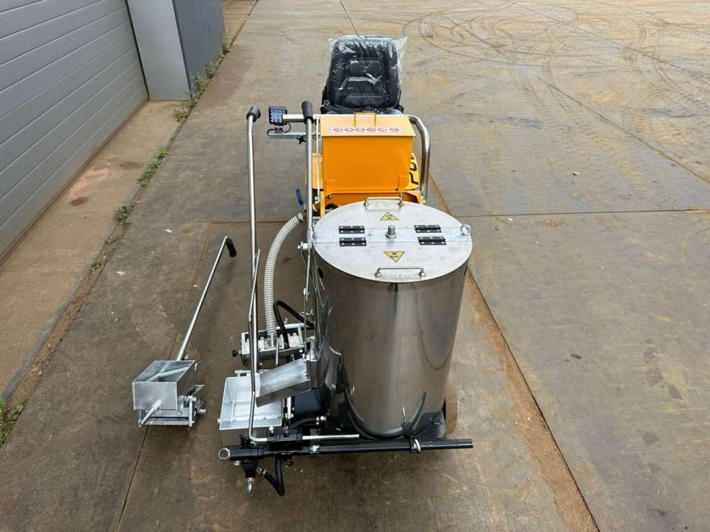 Giga Power 860 Road Marking Machine Photo 6
