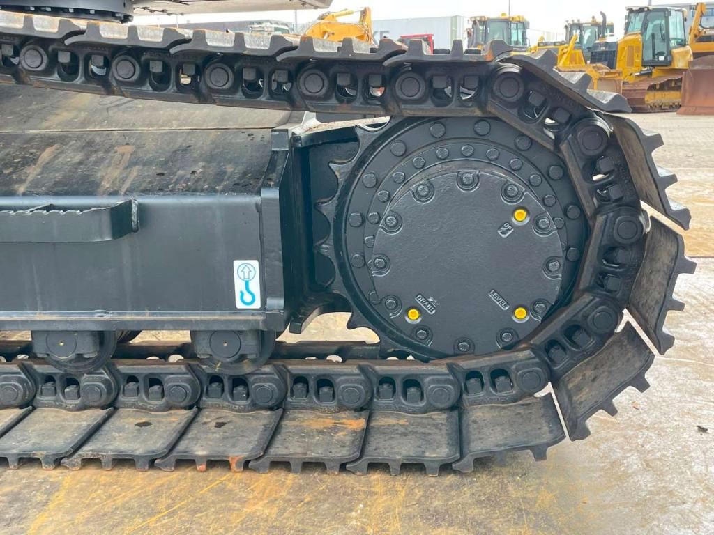 Hitachi ZX220LC-5G Photo 16