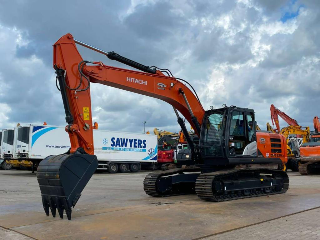 Hitachi ZX220LC-5G Photo 2