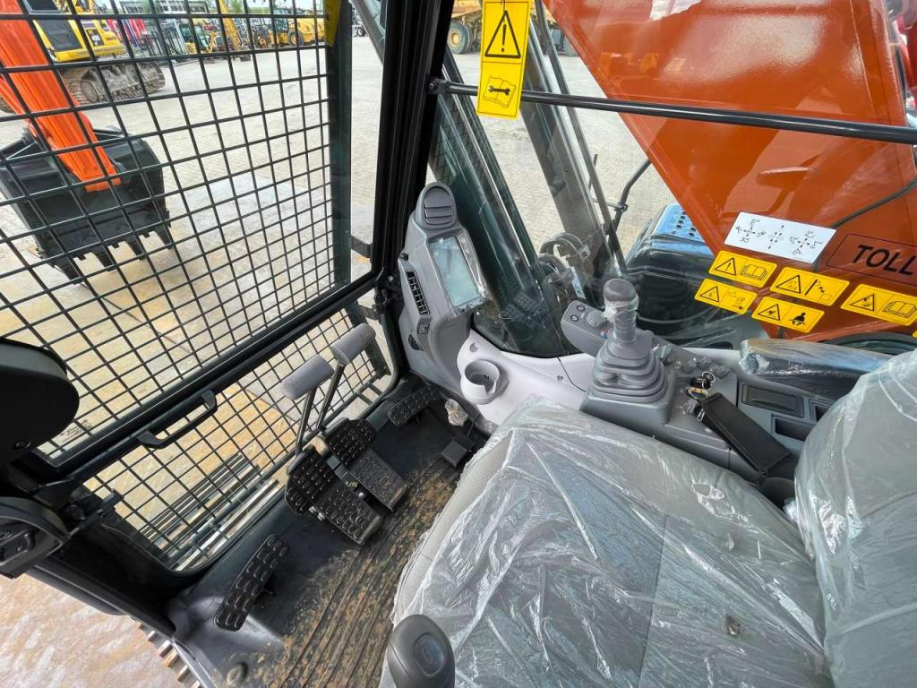 Hitachi ZX220LC-5G Photo 21