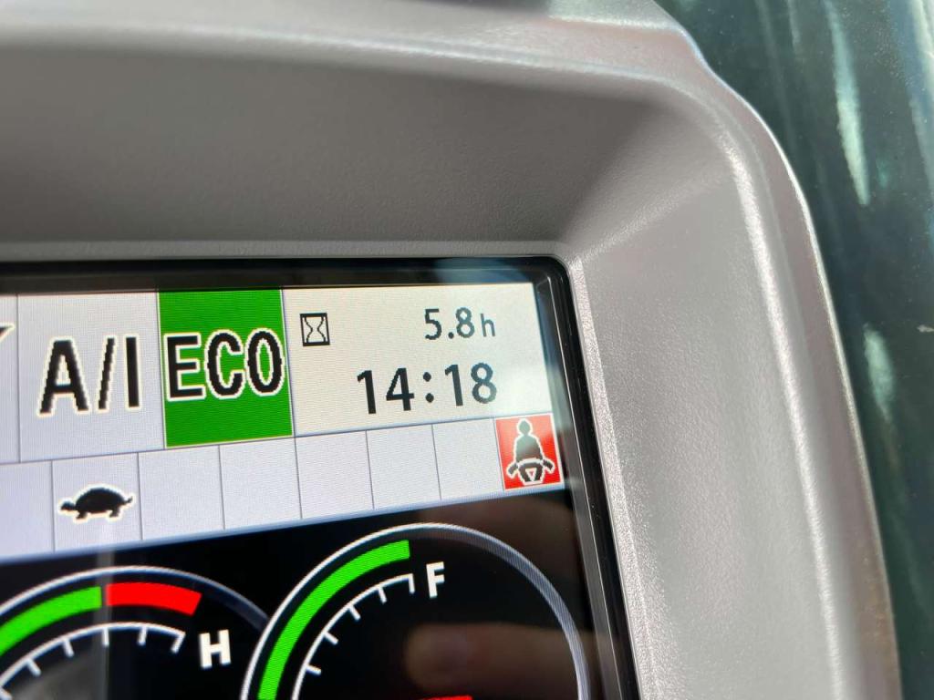 Hitachi ZX220LC-5G Photo 26