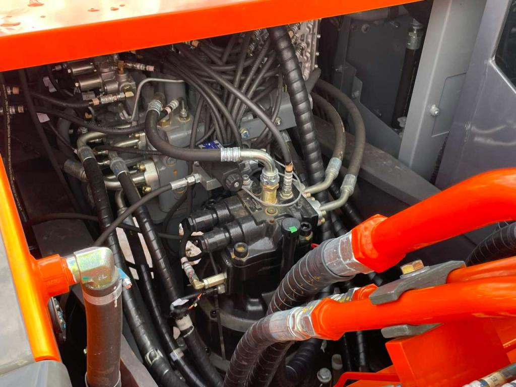 Hitachi ZX220LC-5G Photo 28