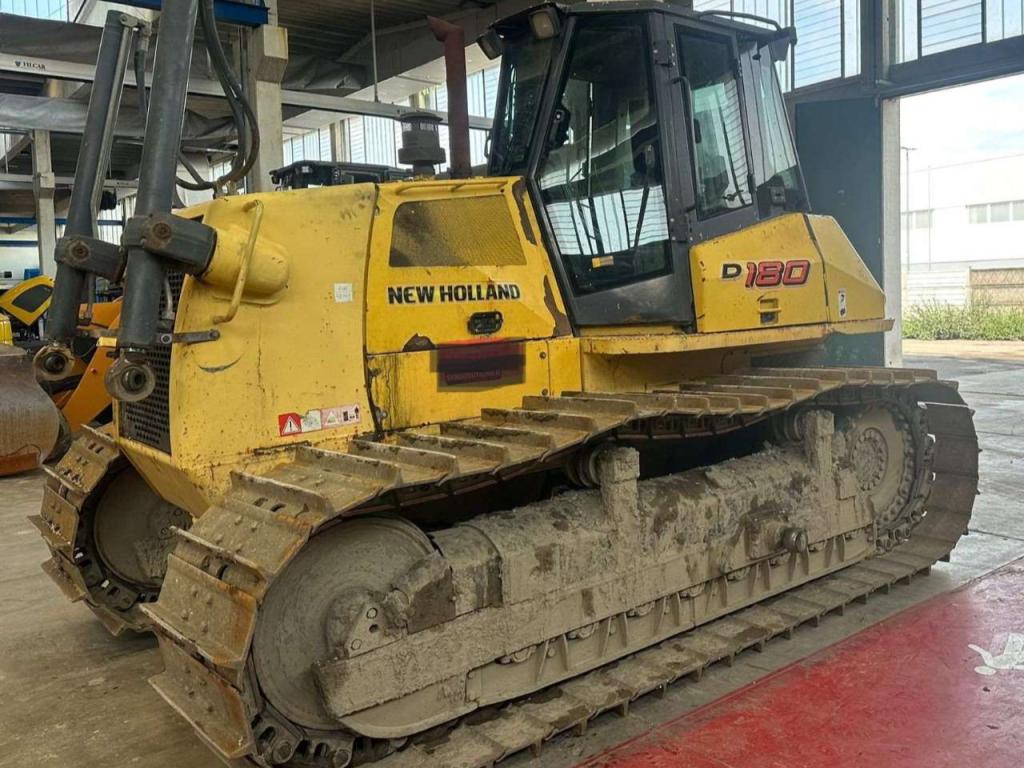 New Holland D180 Photo 1