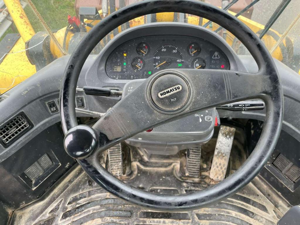 Komatsu WA380-5H Photo 16