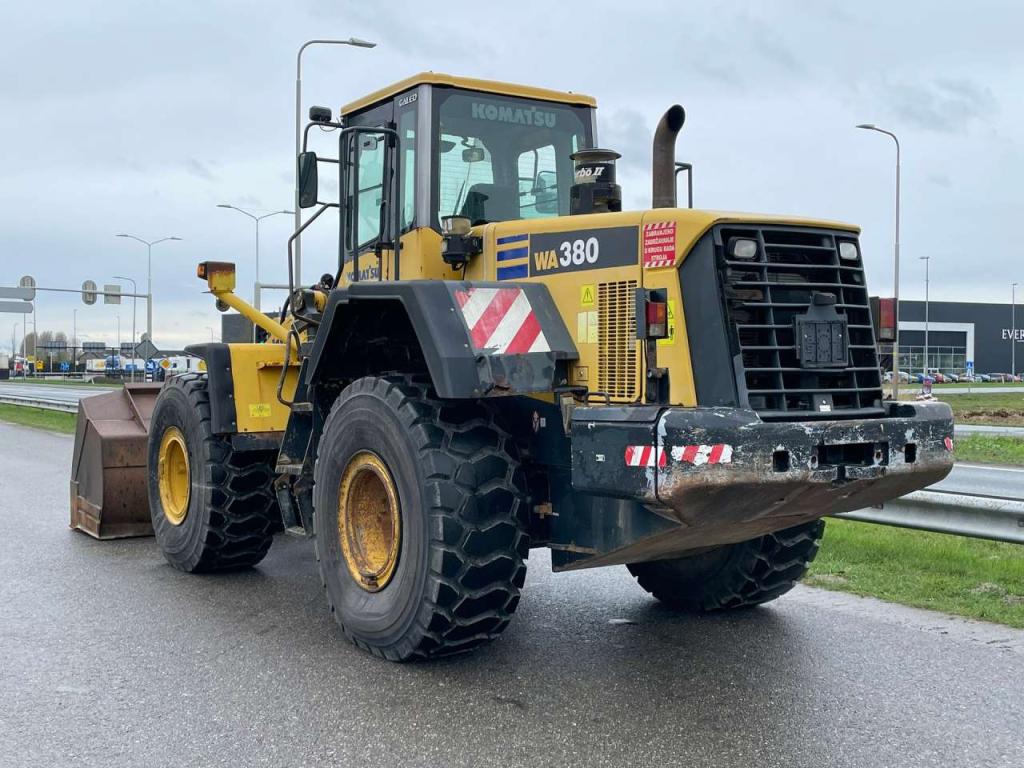 Komatsu WA380-5H Photo 3