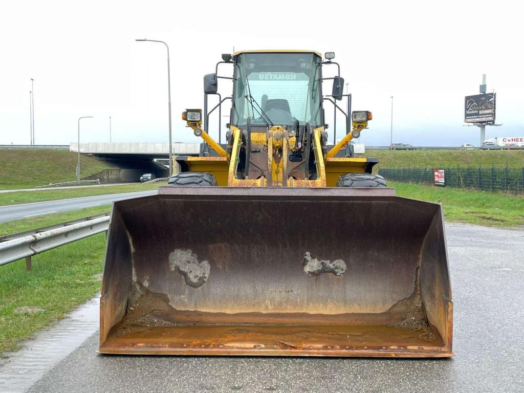 Komatsu WA380-5H Photo 9