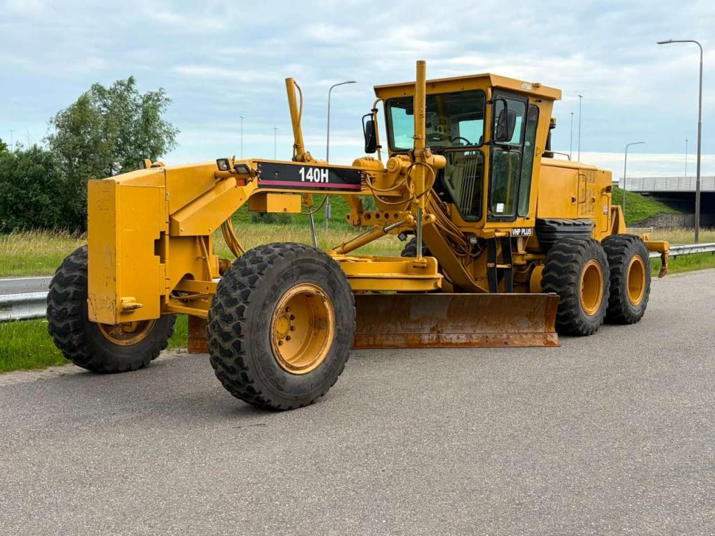Caterpillar 140H Photo 2