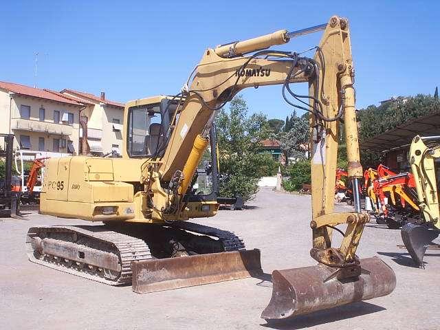Komatsu PC95R Photo 2