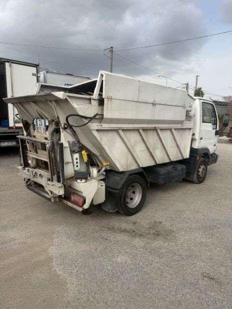 Nissan Cabstar Photo 3
