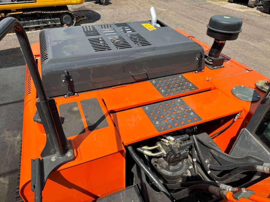 Hitachi EX215LC-5G - New / Unused / Cummins Engine Photo 26