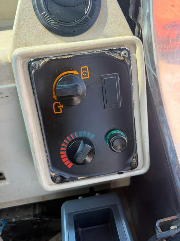 JCB JS130W Photo 10