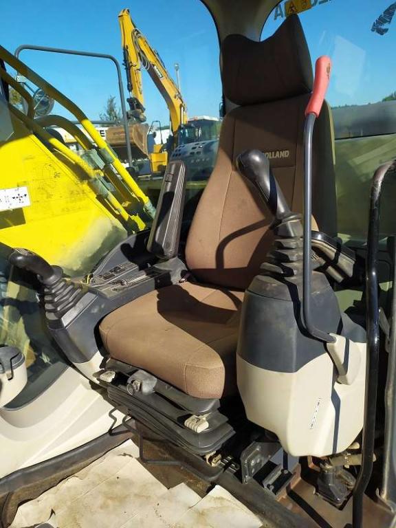 New Holland E265 Photo 4