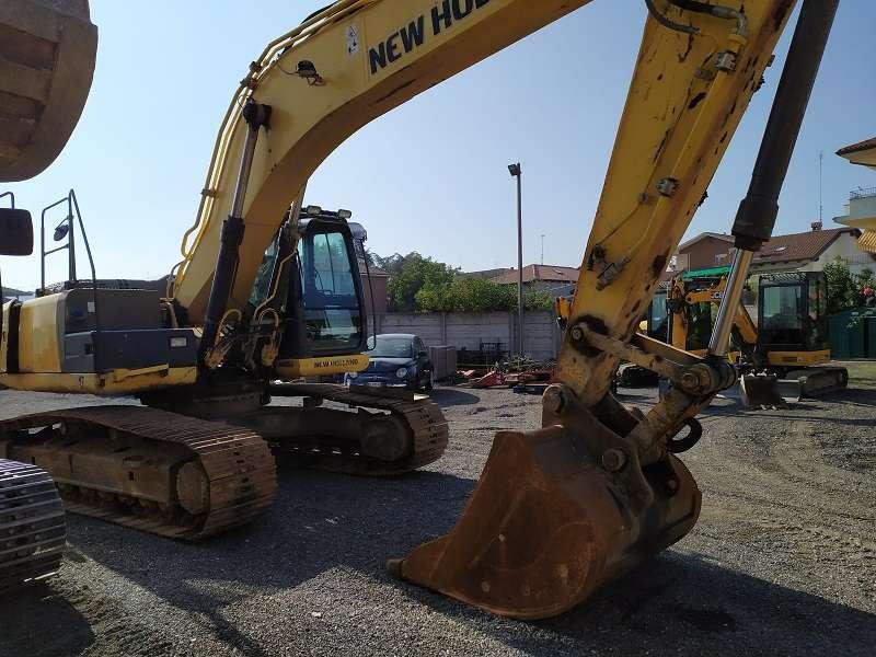 New Holland E265 Photo 8