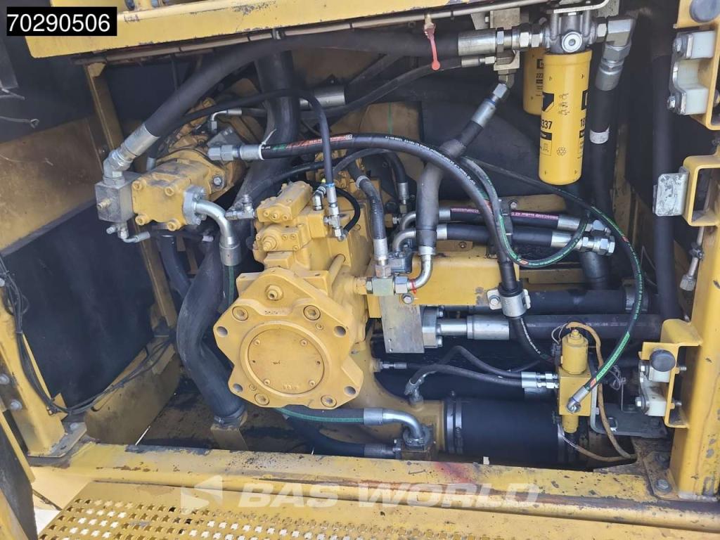 Caterpillar 390 D L Photo 16