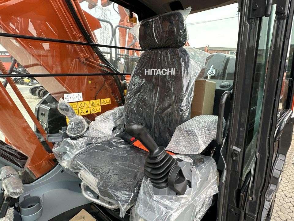 Hitachi ZX240N-7 Photo 13