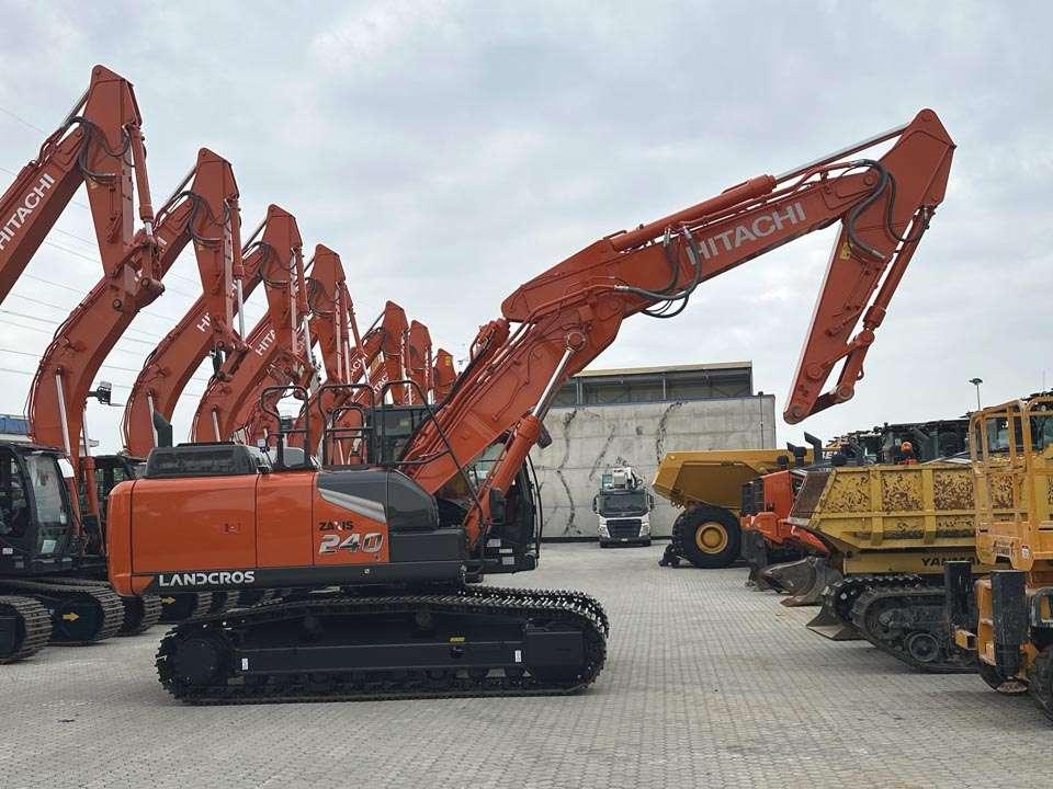 Hitachi ZX240N-7 Photo 19