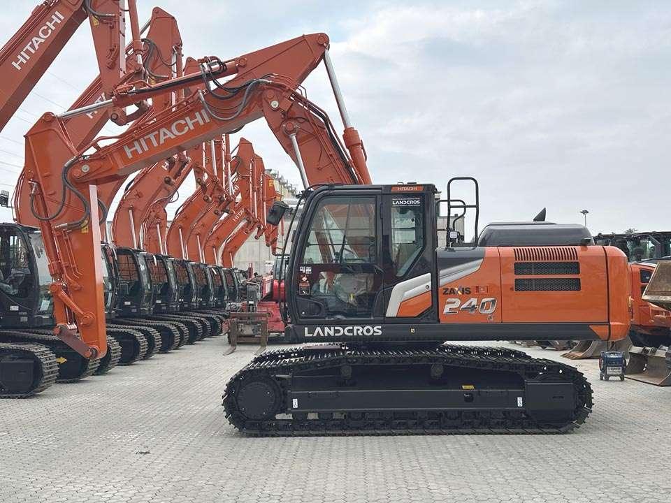 Hitachi ZX240N-7 Photo 2
