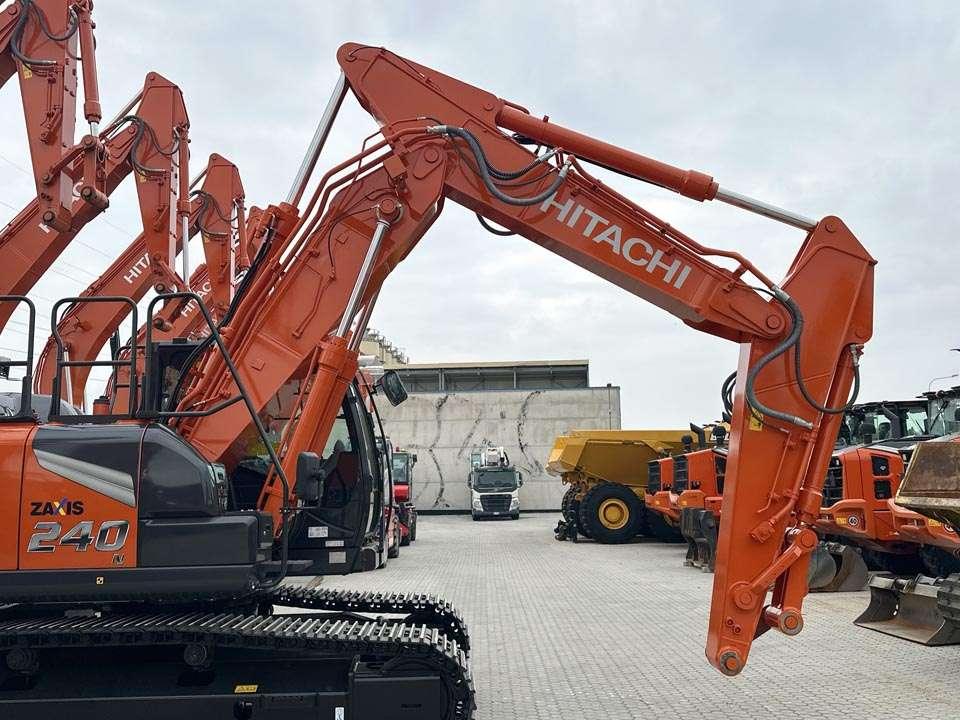 Hitachi ZX240N-7 Photo 6